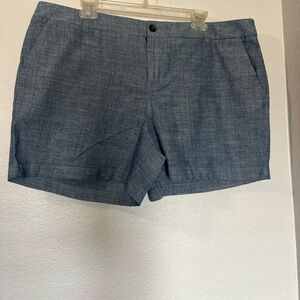 MERONA Classic Blue Chambray Women’s Shorts SIZE 16
100 % COTTON